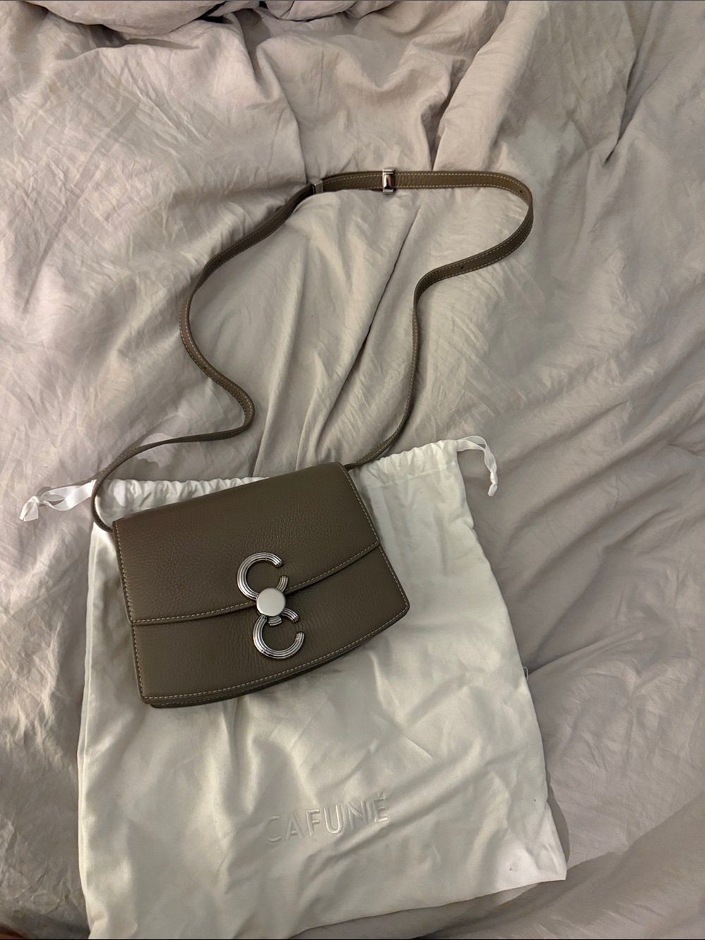 Cafuné Crossbody Bag